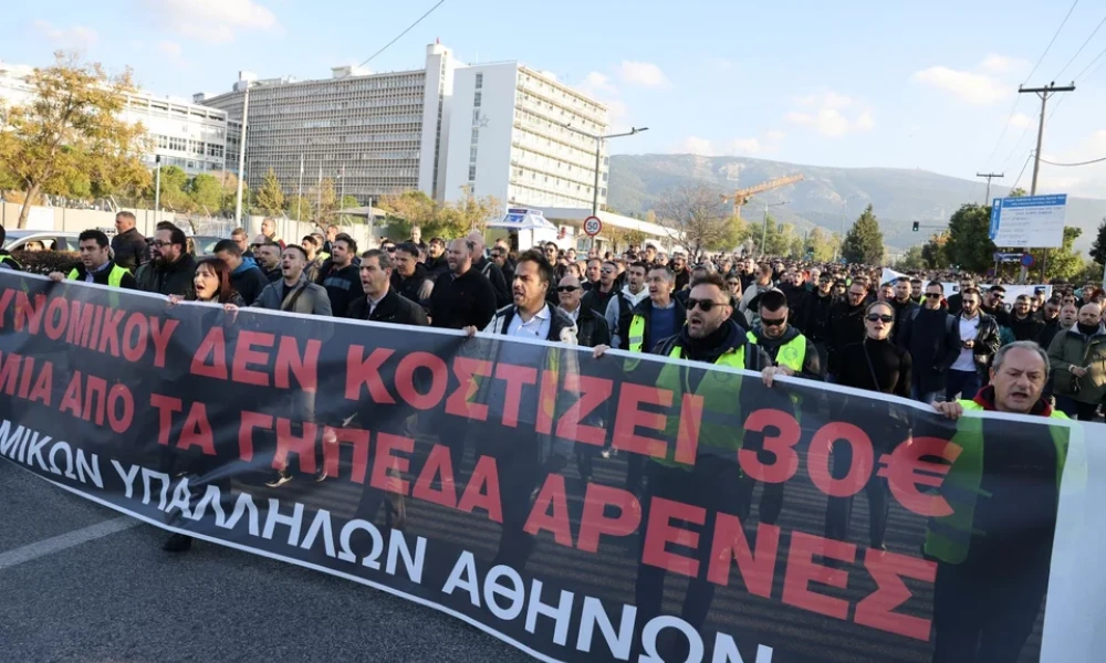Ηχηρή διαμαρτυρία αστυνομικών: «Δεν είναι η ζωή μας μια φωτοβολίδα» (Εικόνες-Βίντεο)